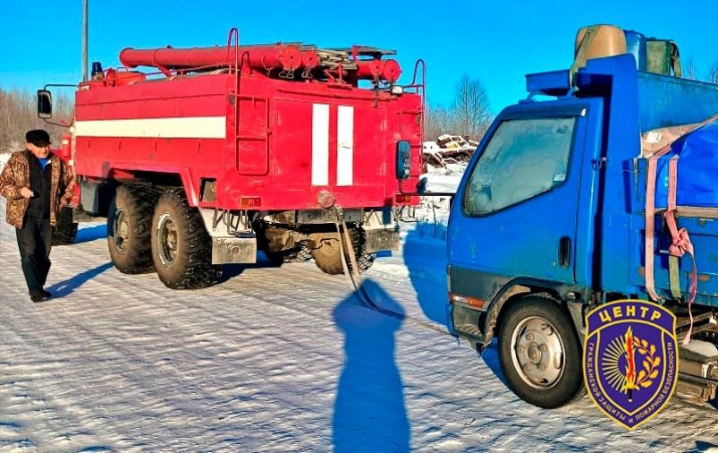 Водители не хотели оставлять машину - внутри был ценный груз Амурский центр ГЗ и ПБ