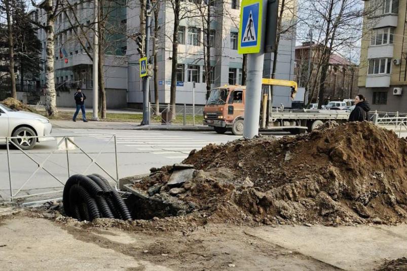 Перекопанный проспект Мира пресс-служба департамента общественной безопасности и контроля мэрии Южно-Сахалинска