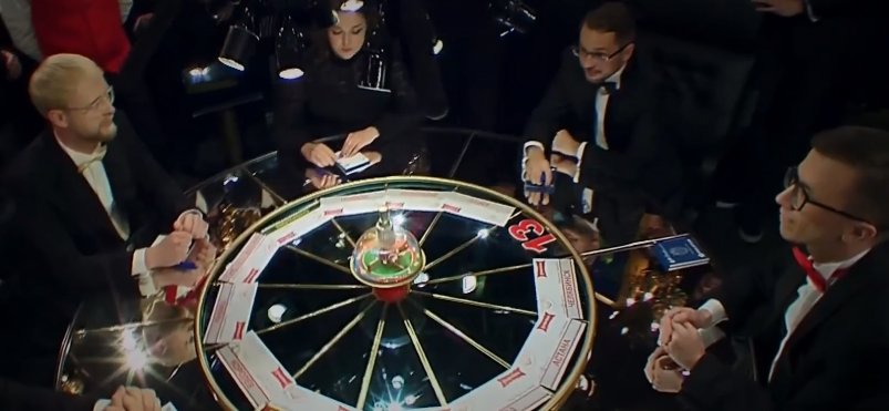 Вы умнее знатоков из "Что? Где? Когда?", если ответите на вопрос кадр из шоу "Что? Где? Когда?" (16+)