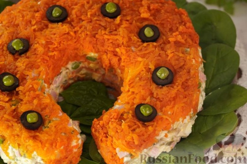 Салат "Оливье" в виде подковы russianfood.com