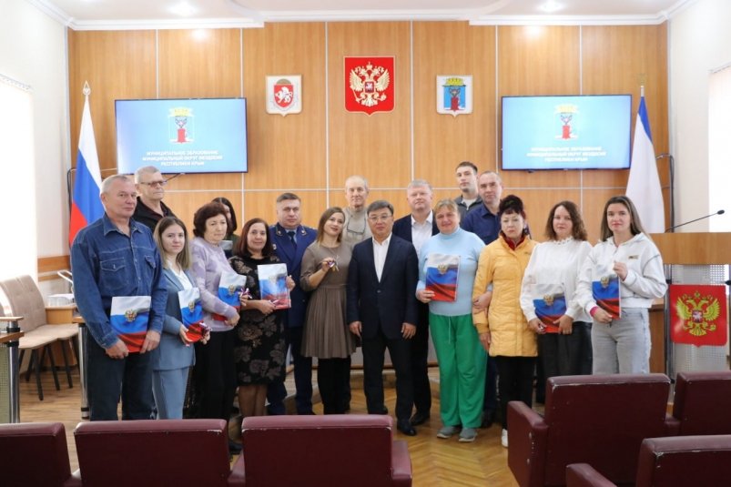 Церемония вручения ключей Соцсети главы администрации Феодосии Владимира Кима