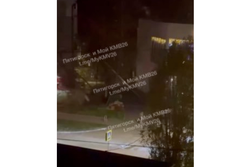 Пьяными разборками и музыкой возле заведения Пятигорска заинтересовалась полиция телеграм-канал (18+) "Пятигорск и Мой КМВ26"