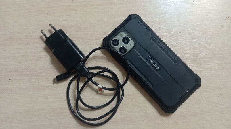 Все время неправильно заряжал телефон: эта ошибка сокращает жизнь гаджета вдвое фото автора