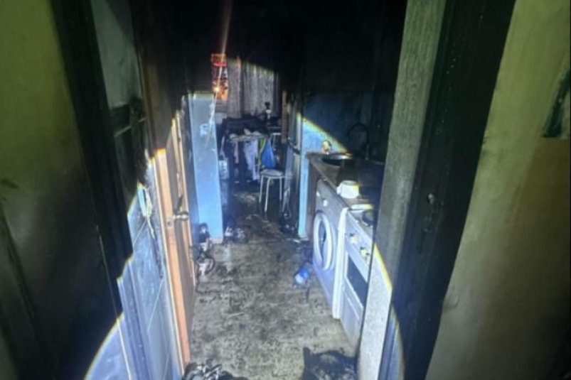 Спасаясь от пожара, 11-летняя девочка выпрыгнула из окна квартиры в Иркутске Пресс-служба ГУ МЧС России по региону