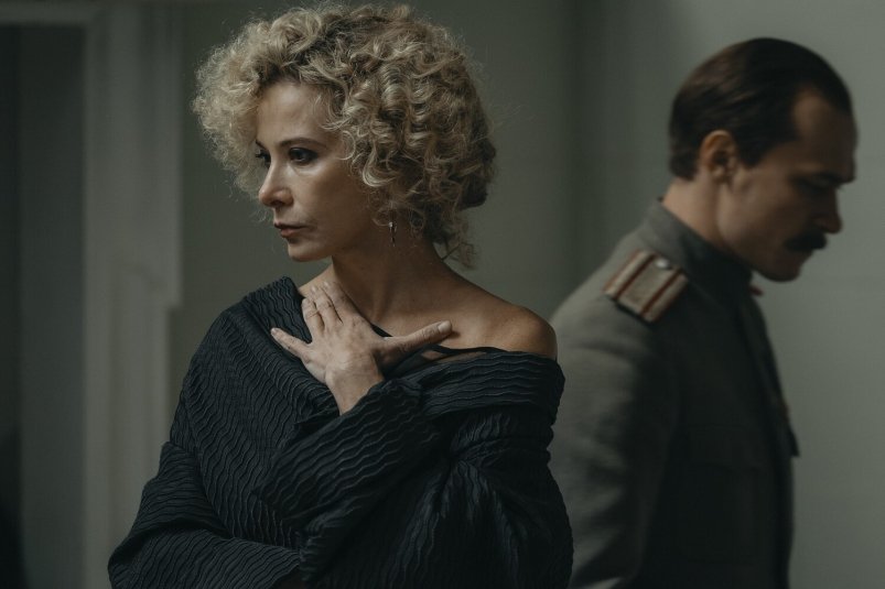 Тематическое фото Кадр из сериала "Хроники русской революции" (18+)