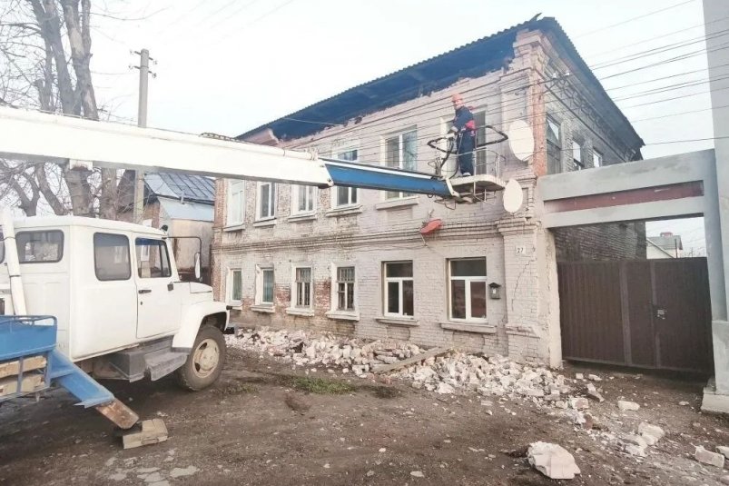 Старый фонд трещит по швам: в Российском регионе обрушился столетний дом соцсети
