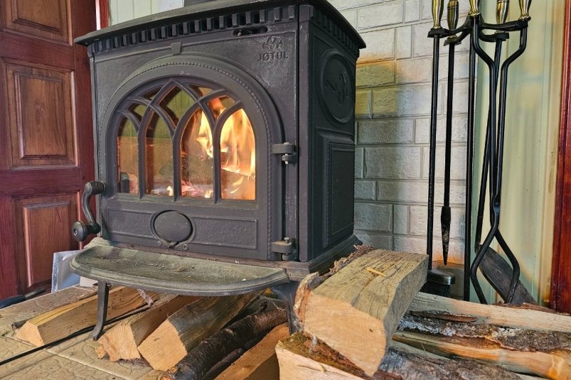 1 решение - дров уходит в 2 раза меньше, а в комнате жарко, как в бане: лайфхак для рукастых Фото автора