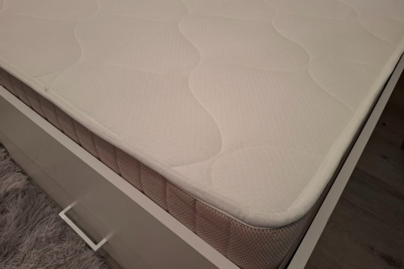 Микробы и пылевые клещи вымрут: простой способ отпарить матрас без парогенератора — лайфхак ИА SevastopolMedia.ru