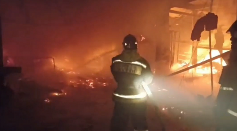 Пожар охватил 1,2 тысячи кв. метров производственных цехов в Усолье-Сибирском Пресс-служба ГУ МЧС России по региону