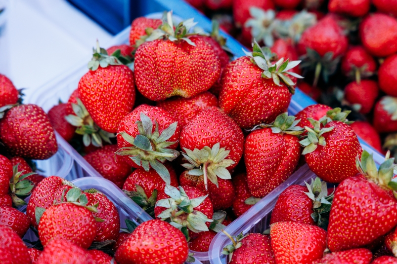 Клубника, рынок, продажа, ягода, Евгений  Кулешов, ИА PrimaMedia