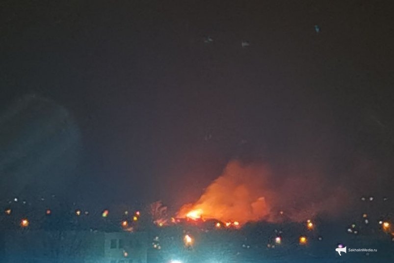 Пожар на улице Александра Матросова ИА SakhalinMedia