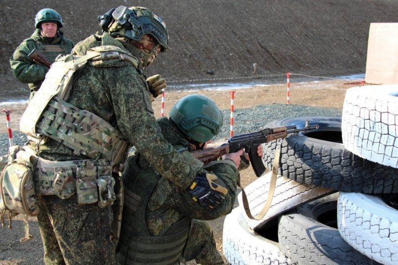 Штурм условного противника отрабатывают военнослужащие на Сахалине пресс-служба Восточного военного округа