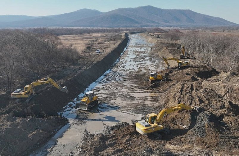 Работы по изменению русла реки Суходол Министерство по делам ГОЧС Приморья