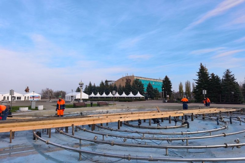 Зимнюю инсталляцию начали монтировать на фонтанах Ставрополя Администрация Ставрополя