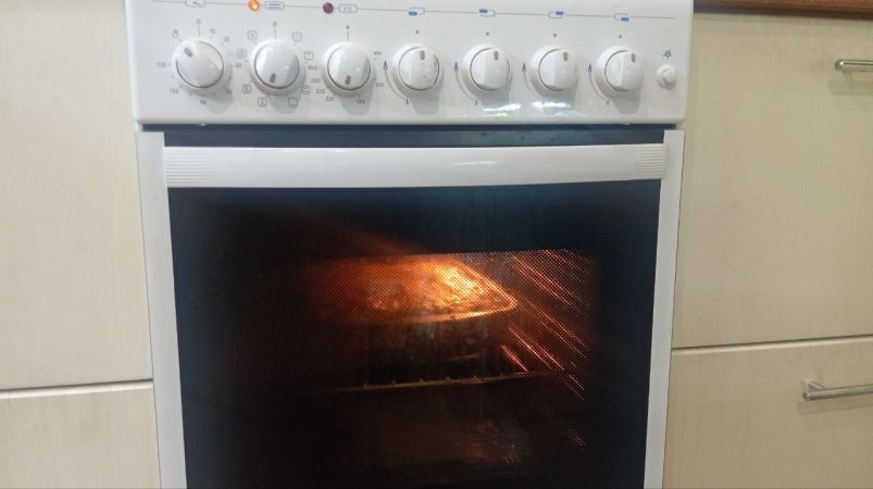 Духовку перед Новым годом чищу особой смесью — пена густая, ядреная: расщепляет жир и нагар на раз ИА StavropolMedia