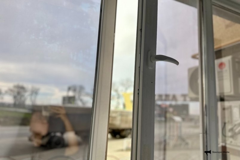 Один поворот отвертки - и больше никаких сквозняков: как перевести окна в "зимний" режим ИА Stavropol.Media