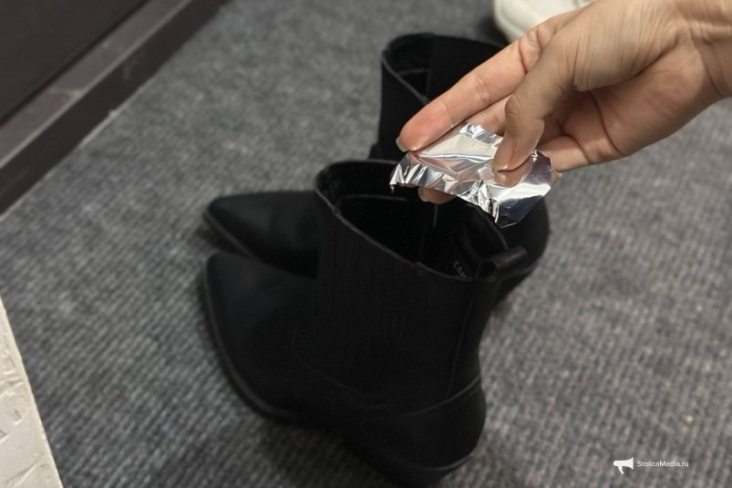 Греет ноги даже в тоненьких носках: под стельку в декабре  - эффект камина ИА StolicaMedia