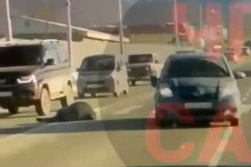 ДТП в Южно-Сахалинске скриншот видео с telegram-канала "ЧП САХАЛИН"