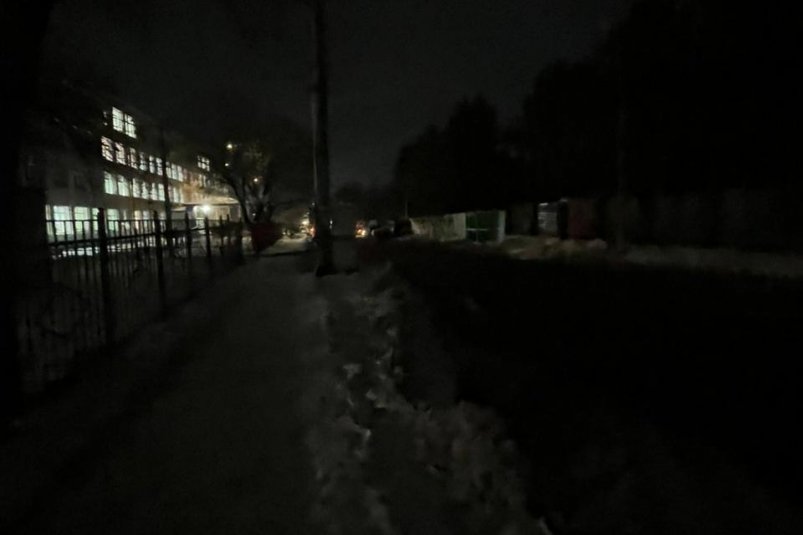 Школа №192 на улице Матросова погрузилась во мрак телеграм-канал "Непростой Свободный" (18+)