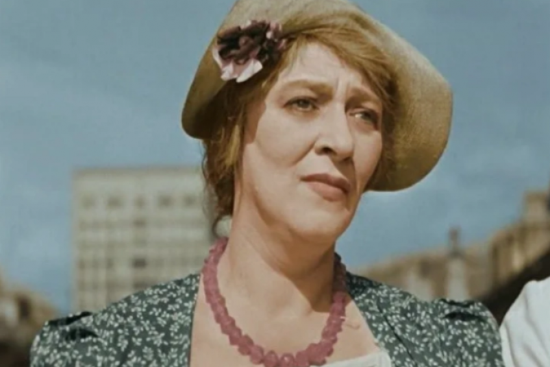 Раневская 1 цитатой уничтожит лицемеров и завистников - полезна всем, кому за 50 Кадр из фильма "Подкидыш" (0+)