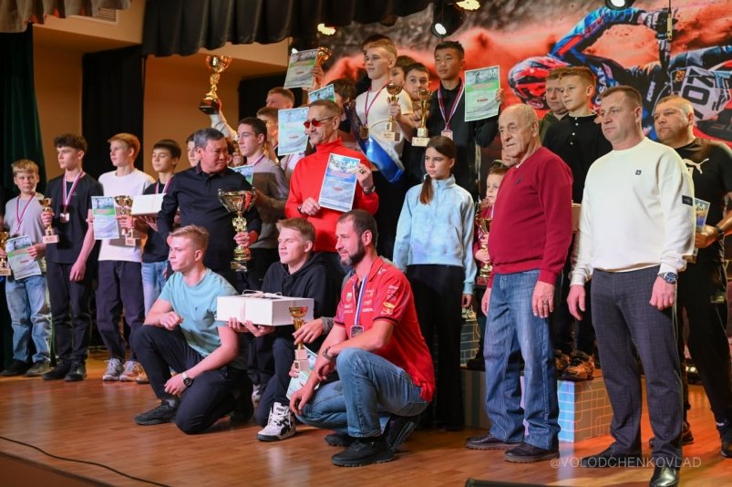 Лучших мотокроссменов наградили на Сахалине по итогам сезона Владислав Володченко