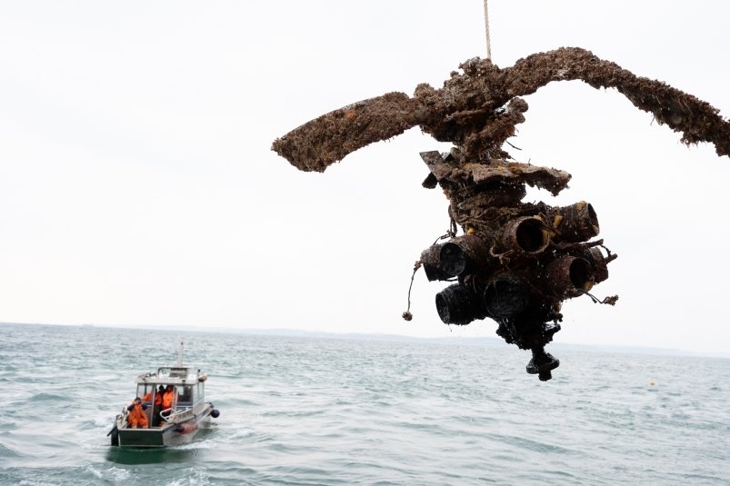 Фрагменты советского истребителя подняли со дна моря на Сахалине Кирилл Ясько