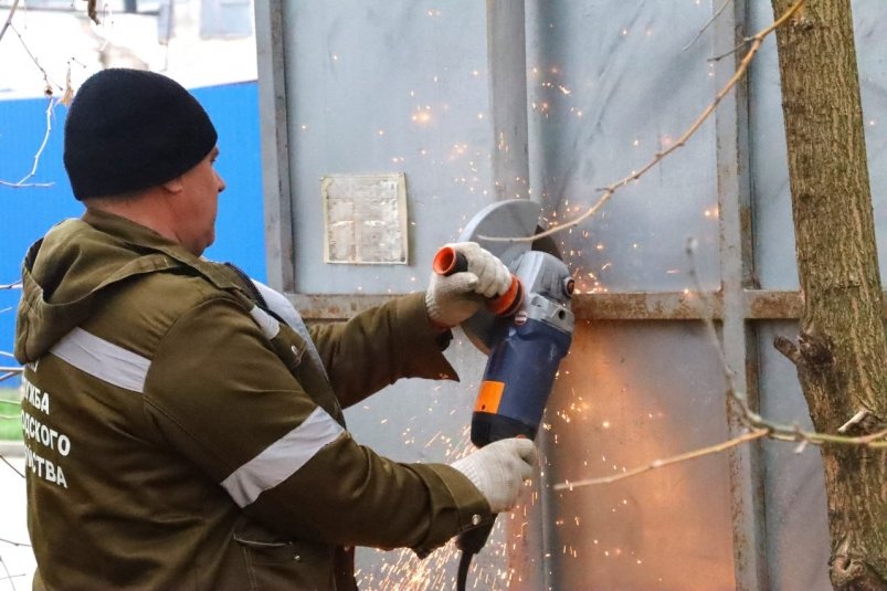 Снос незаконных рекламных конструкций Соцсети главы администрации Керчи Олега Каторгина