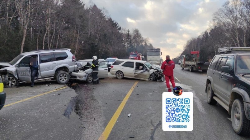 Три человека пострадали в серьезном ДТП на 26 км автодороги "Южно-Сахалинск - Корсаков" УГИБДД УМВД России по Сахалинской области