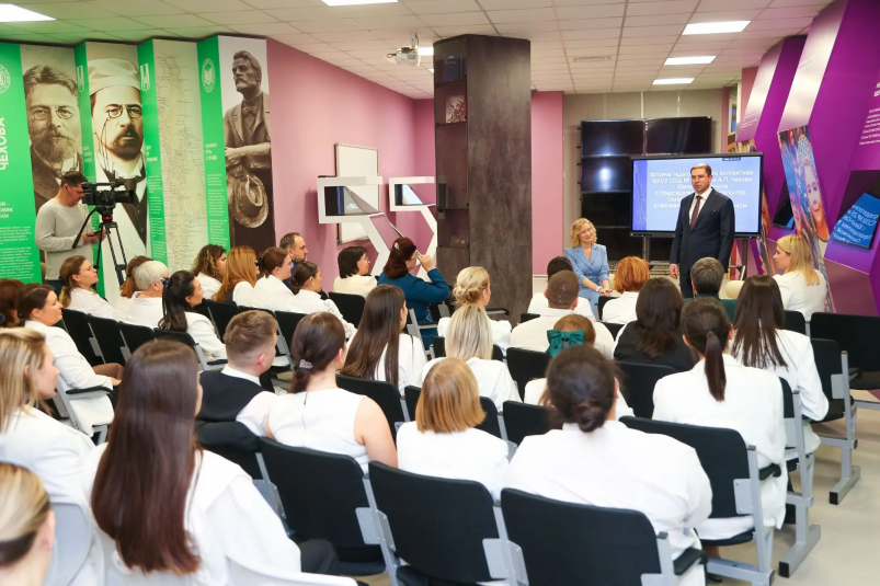 Встреча Алексея Белика с педагогами школы №25 в Южно-Сахалинске пресс-служба правительства Сахалинской области