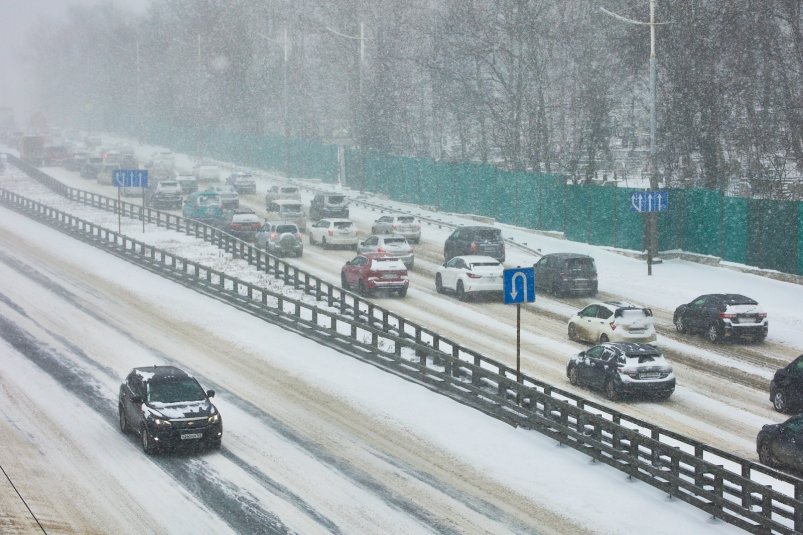 пробки, снег во Владивостоке,  машины, дорожное движение Дмитрий Осипчук, ИА PrimaMedia.ru