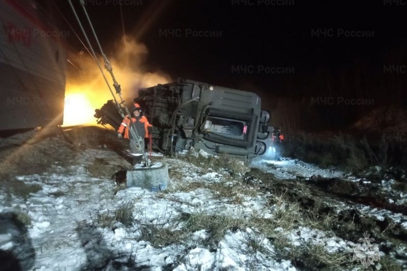 Железная дорога повреждена в обоих направлениях после схода грузового поезда в Приангарье Пресс-служба ГУ МЧС России по Иркутской области