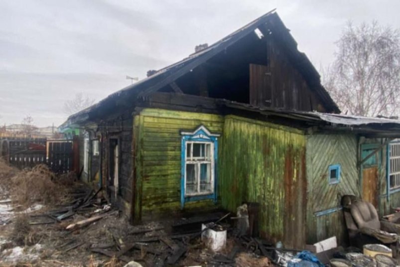 Брусовый дом загорелся из-за неосторожного обращения с золой в Черемхове Пресс-служба ГУ МЧС России по Иркутской области