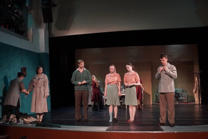 Парад костюмов к премьере "Старшего сына" предоставлено пресс-службой театра