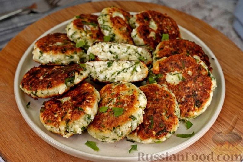 Сырники с нежным сыром фета, кинзой и укропом - не десерт, а закуска russianfood.com