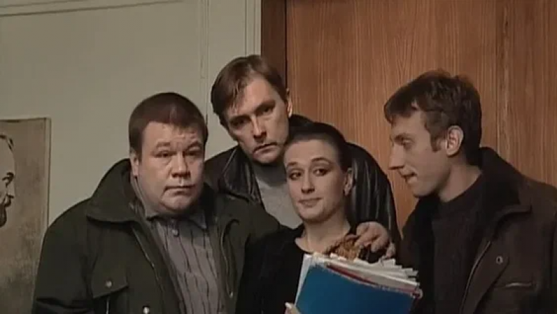 Сериал "Улицы разбитых фонарей" (16+) стоп-кадр из сериала "Улицы разбитых фонарей" (16+)