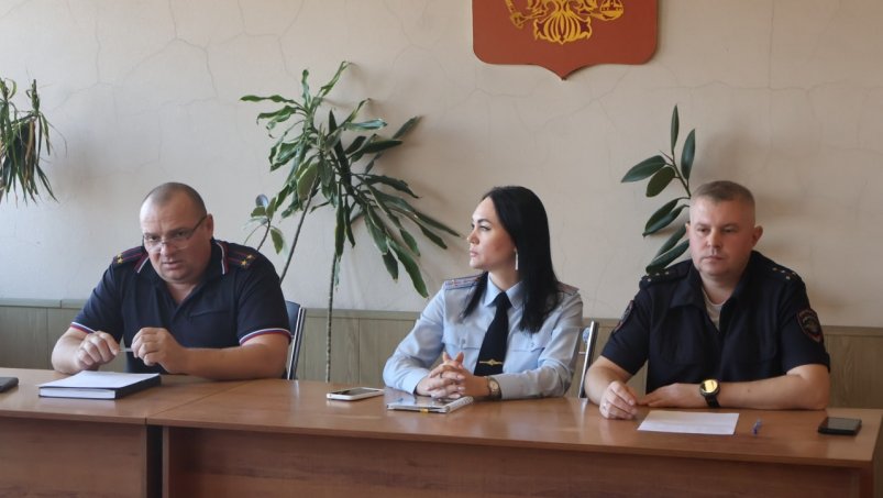 Встреча с руководителями компаний-перевозчиков и школ в Госавтоинспекции Уссурийска Александр Шепырев, ИА UssurMedia