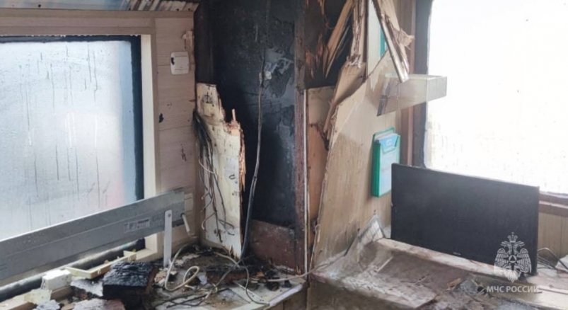 Последствия пожара на буксире пресс-служба ГУ МЧС России по Сахалинской области
