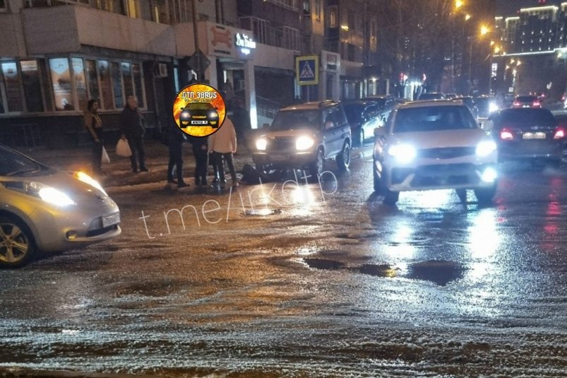 Ребенок попал под колеса автомобиля на пешеходном переходе в Иркутске тг-канал (18+) "ДТП38"