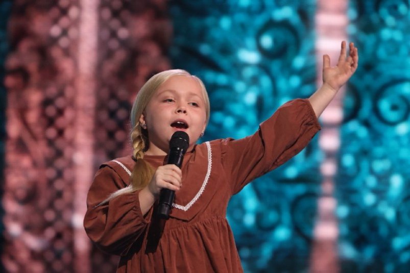 Юная Маша Никулина из Ставрополя прошла в финал конкурса "Голос.Дети" Первый канал (18+)