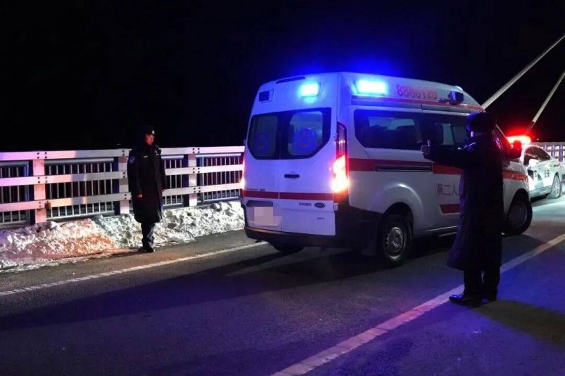 Пострадавшую перевезли через границу на двух машинах скорой помощи WeChat (18+)