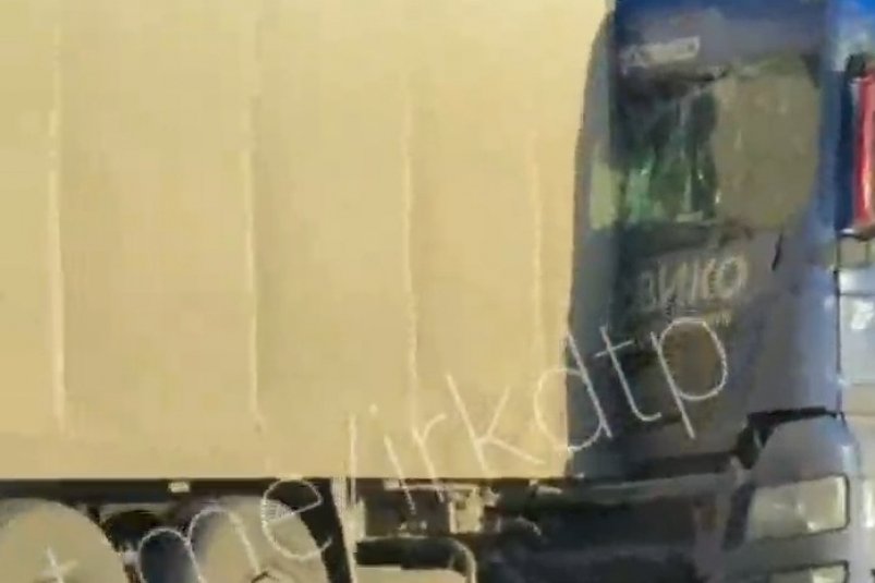 Жесткая авария с участием нескольких большегрузов произошла на дороге Тулун-Нижнеудинск Тг-канал (18+) ДТП38RUS