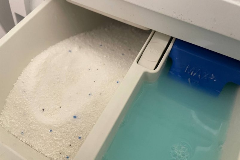 Беру меньше порошка для стирки — сэкономила свыше 3000 рублей: одежда чистая и свежая фото автора