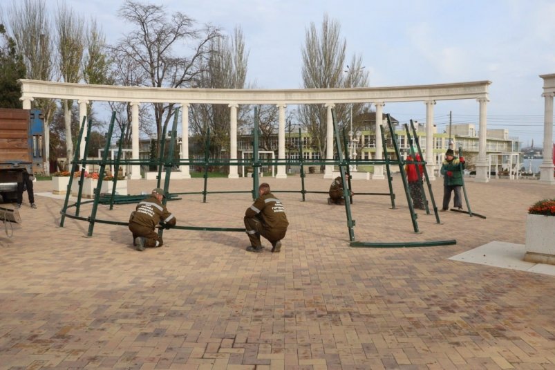 В Керчи готовятся к Новому году Соцсети О. Каторгина