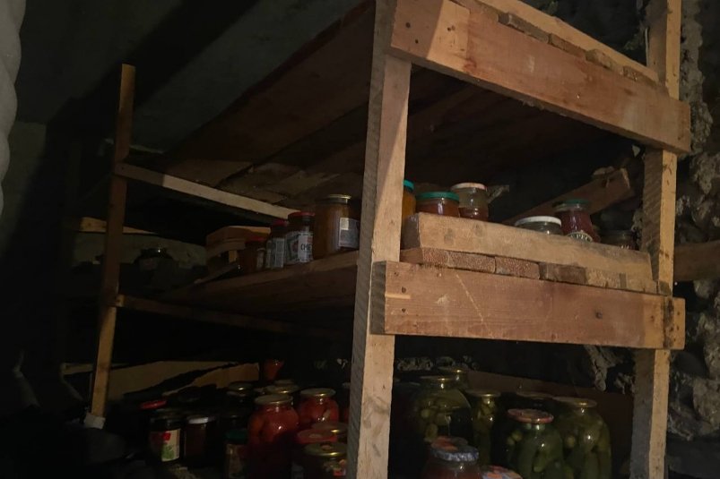 Ведро в угол — и больше не мучаюсь из-за конденсата в погребе: ни плесени, ни гнилья всю зиму фото автора