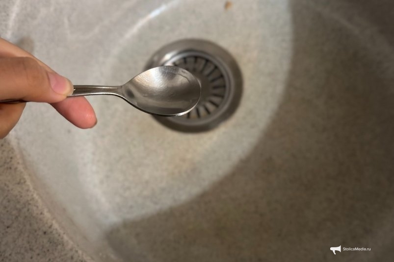 1 ложку в раковину: 15-летний засор уходит за 3 минуты ИА StolicaMedia