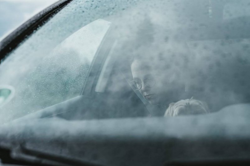 Как устранить конденсат на лобовом стекле автомобиля – работает в дождливые дни Julian Hochgesang/unsplash