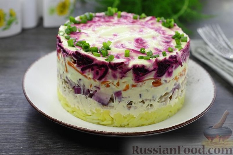 Слоёный восторг: как приготовить салат "Курица под шубой" за час russianfood.com