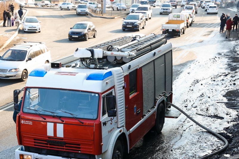 пожар, мчс, пожарная машина, пожарные, дым, тушение, огонь Евгений Кулешов, ИА PrimaMedia