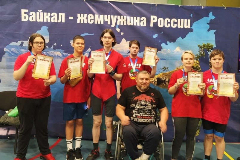 25 спортсменов с интеллектуальными нарушениями занимаются пауэрлифтингом в Иркутске Пресс-служба администрации Иркутска