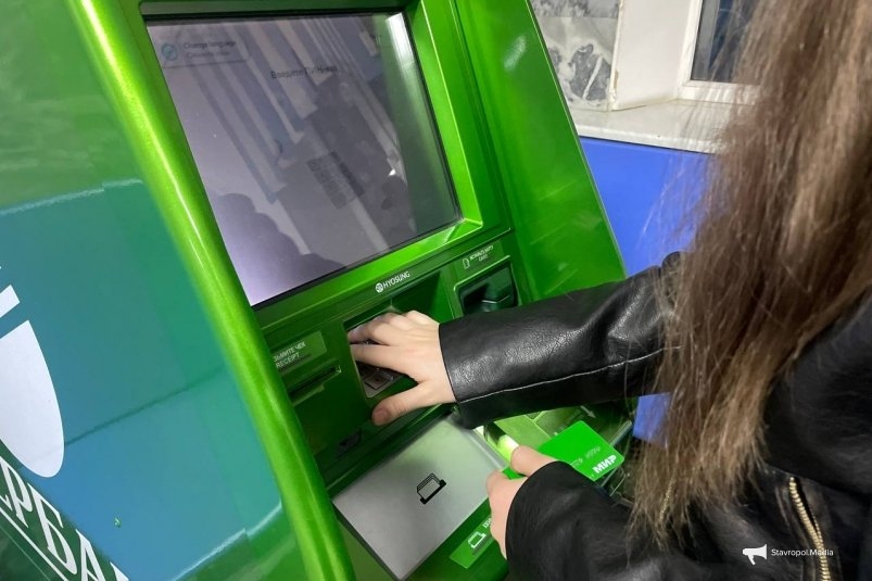 Банковские карты в пролете: россияне массово снимают наличку - и вот почему ИА Stavropol.Media